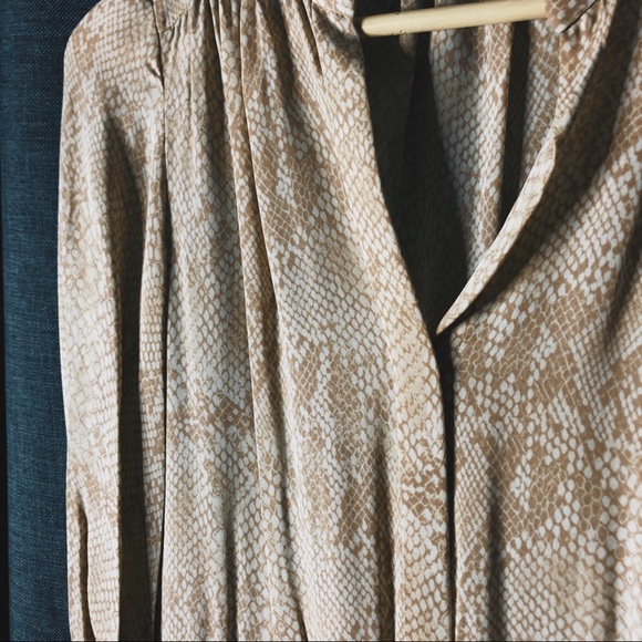 💥24 HR CLEAR-OUT💥 Babaton Tie-Waist Dress - Picture 4 of 4